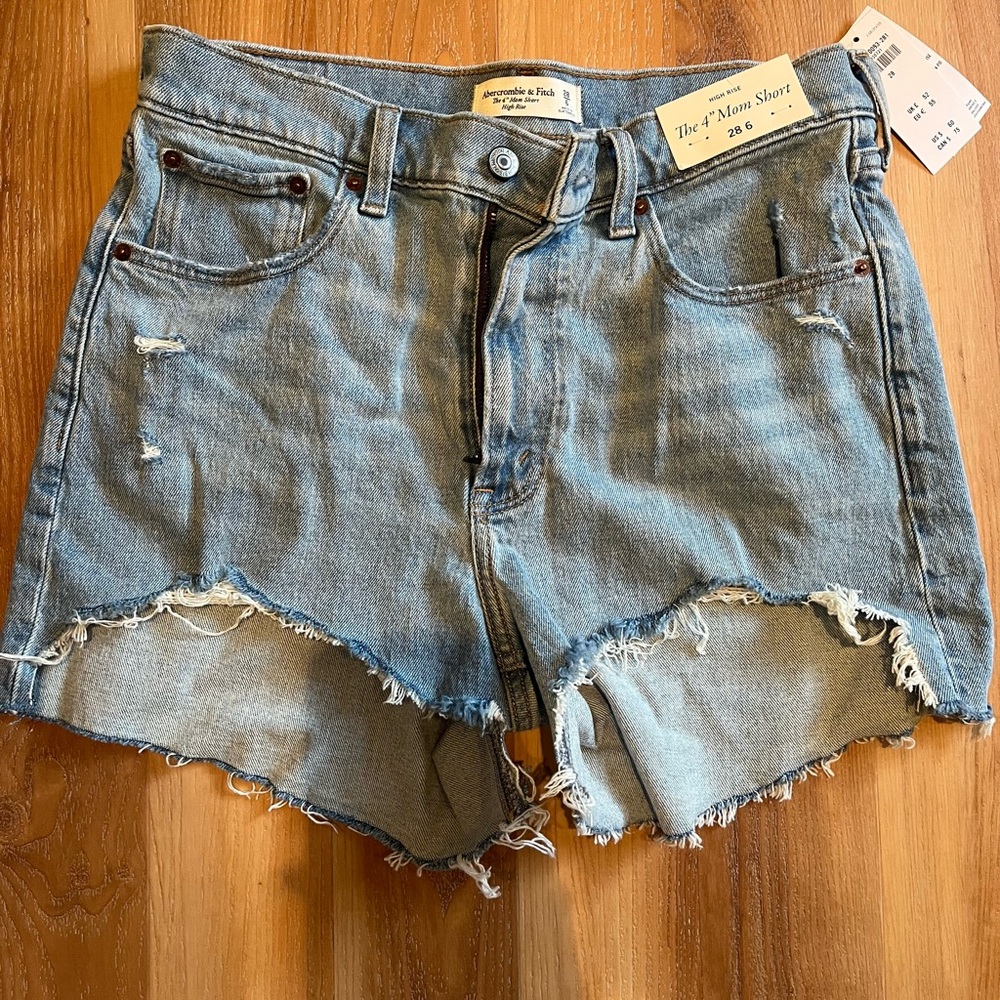 Abercrombie & Fitch Blue “The Mom Short” Distressed, NWT, 28